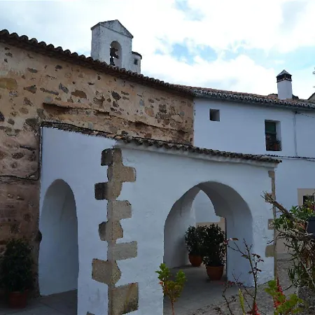 Turístico Muralla De * Caces