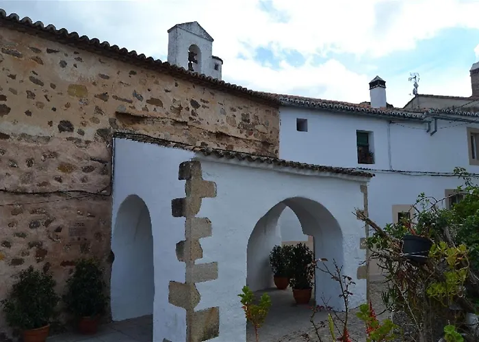 Turístico Muralla De * Caces