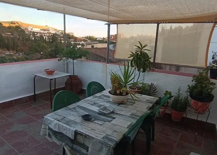 Turístico Muralla De * Caces